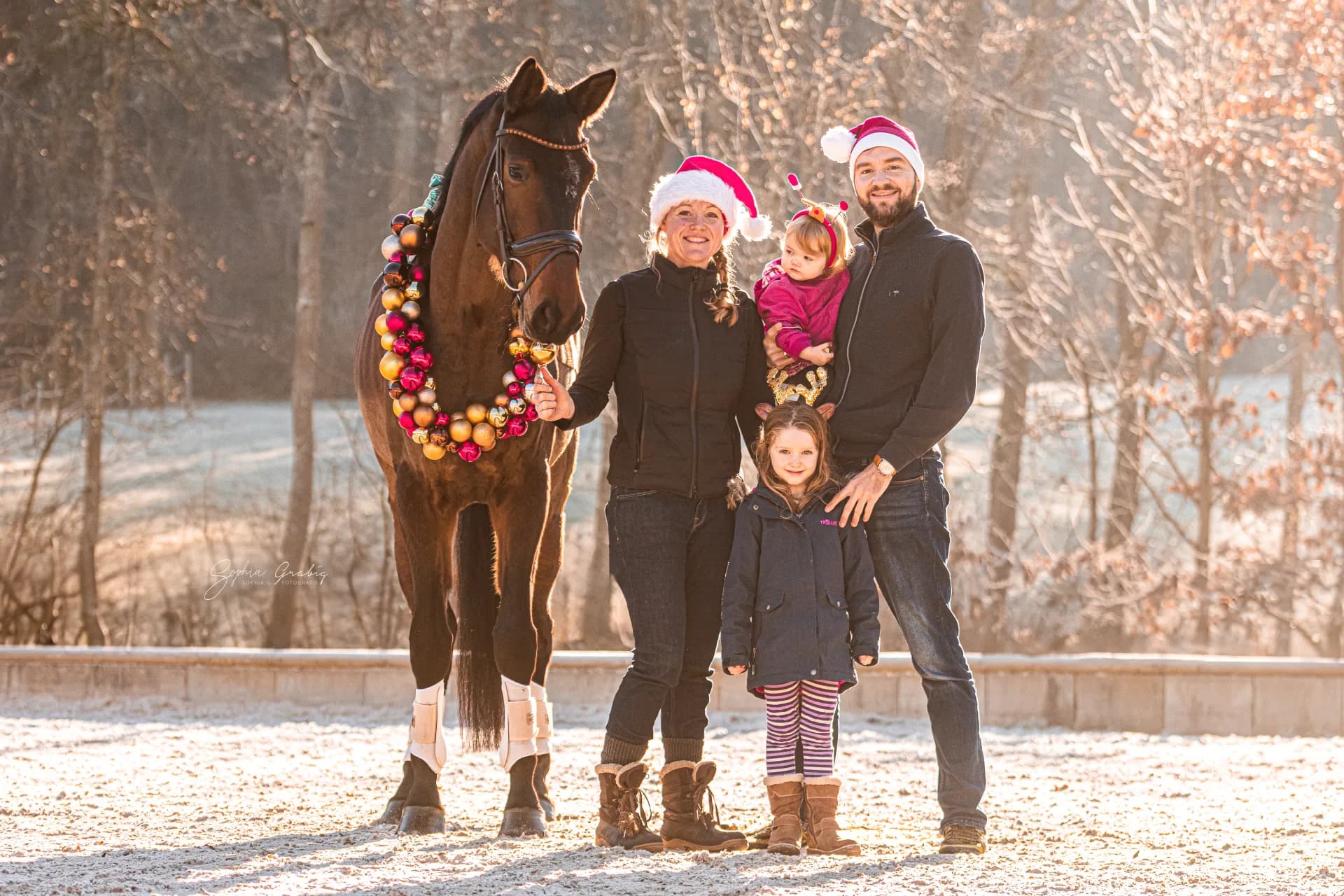 Die PferdeWert Familie: Benjamin Reder mit Familie und Stute Blossi